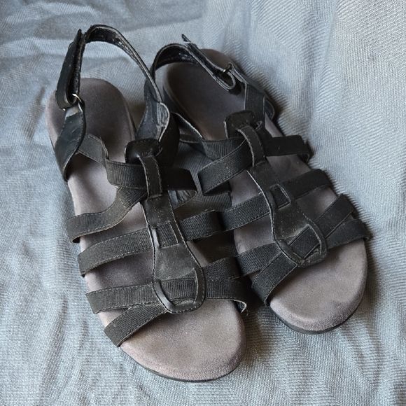 Chic Black Strappy Sandals - Picture 1 of 6